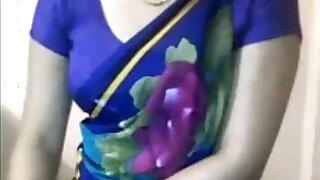Sexy Desi Aunty boobs teasing in saree xdesitubes.com
